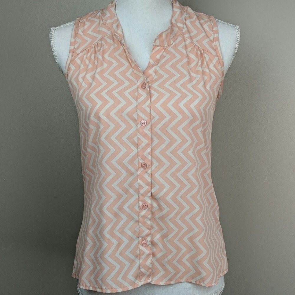 Sleeveless pattern button up blouse
